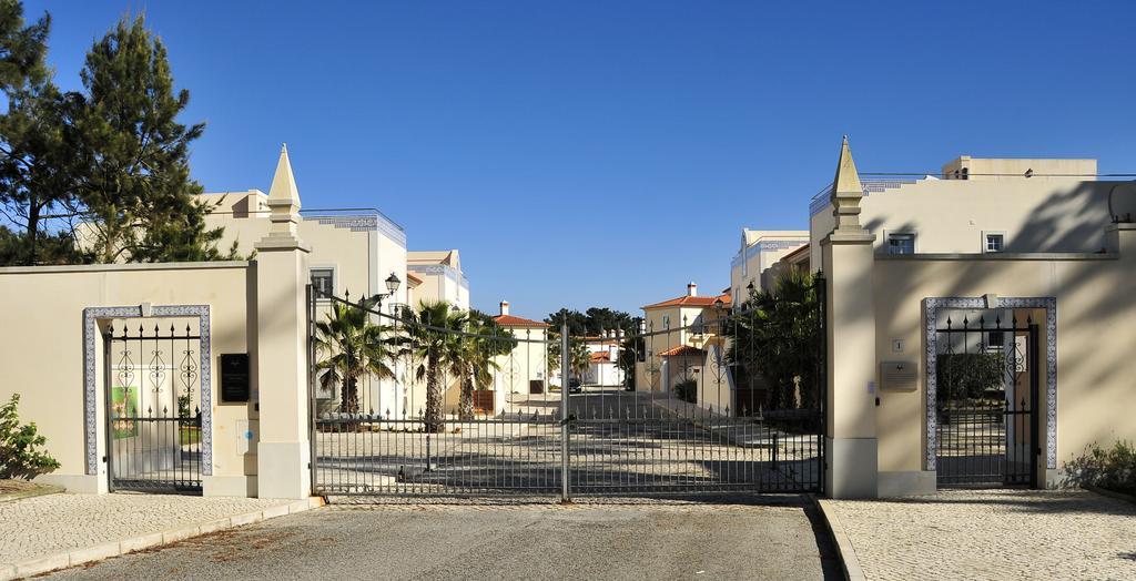 Praia Del Rey Bythe Pools Praia del Rei Exterior photo